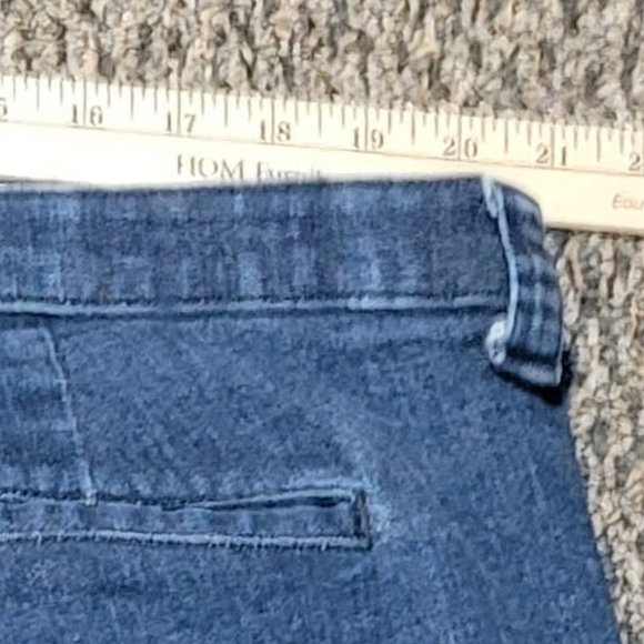 EUC LL Bean Classic Fit Plus Size Denim Capris Size 22W - Picture 14 of 15